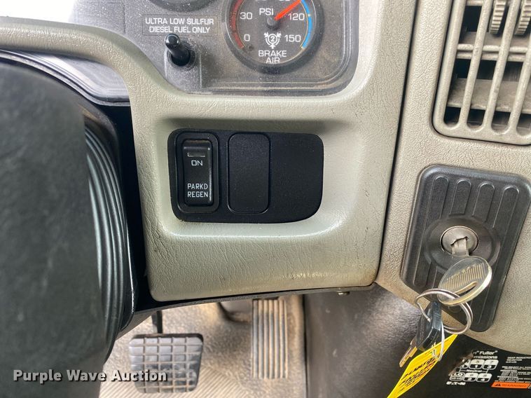 image for item KB9472 2009 International 7500  utility / service truck