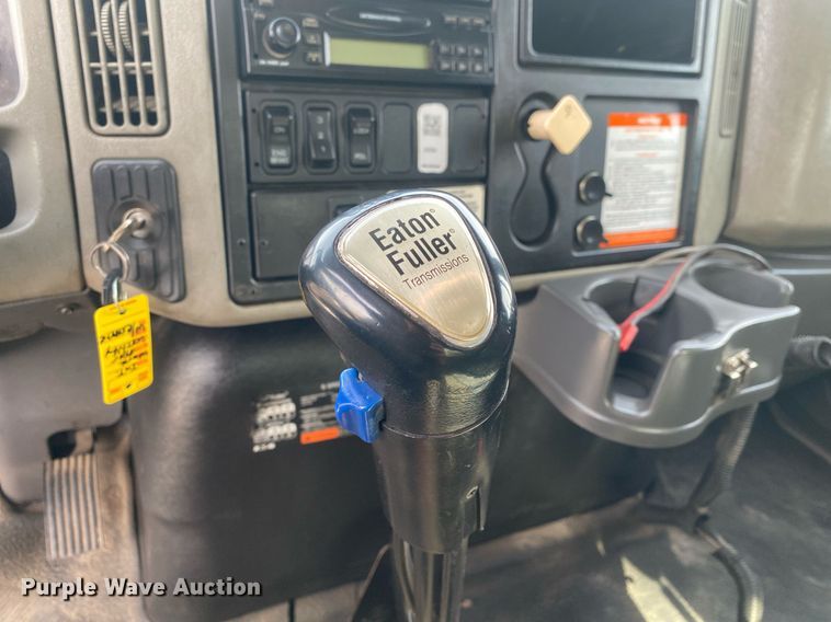 image for item KB9472 2009 International 7500  utility / service truck