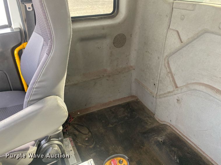 image for item KB9472 2009 International 7500  utility / service truck