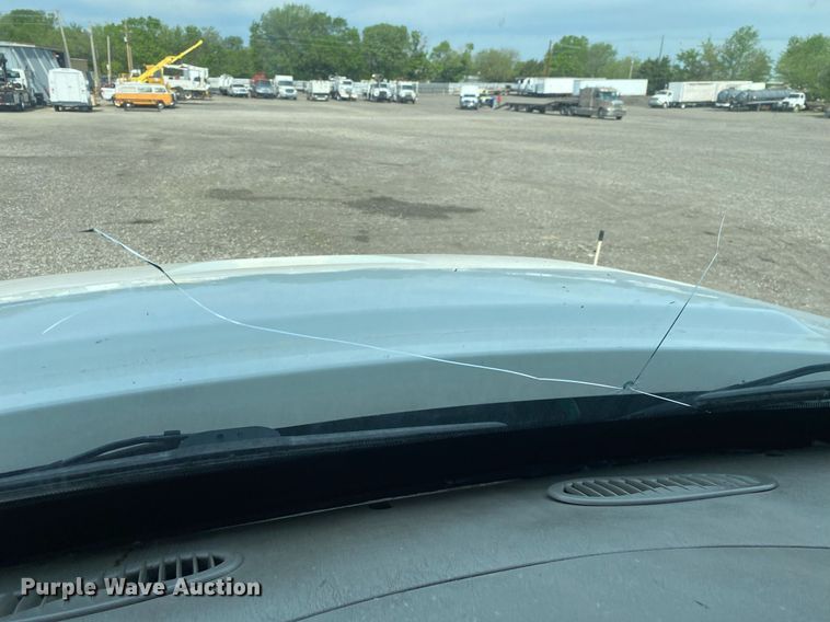 image for item KB9472 2009 International 7500  utility / service truck