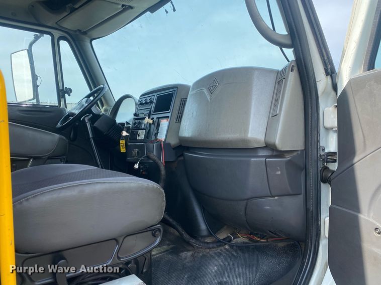 image for item KB9472 2009 International 7500  utility / service truck