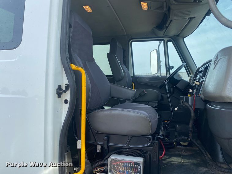 image for item KB9472 2009 International 7500  utility / service truck