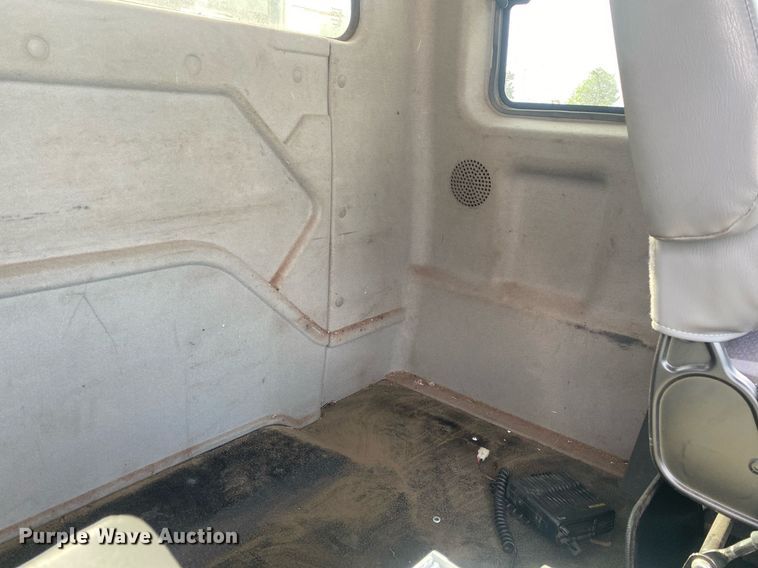 image for item KB9472 2009 International 7500  utility / service truck