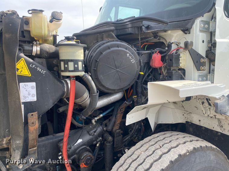 image for item KB9472 2009 International 7500  utility / service truck