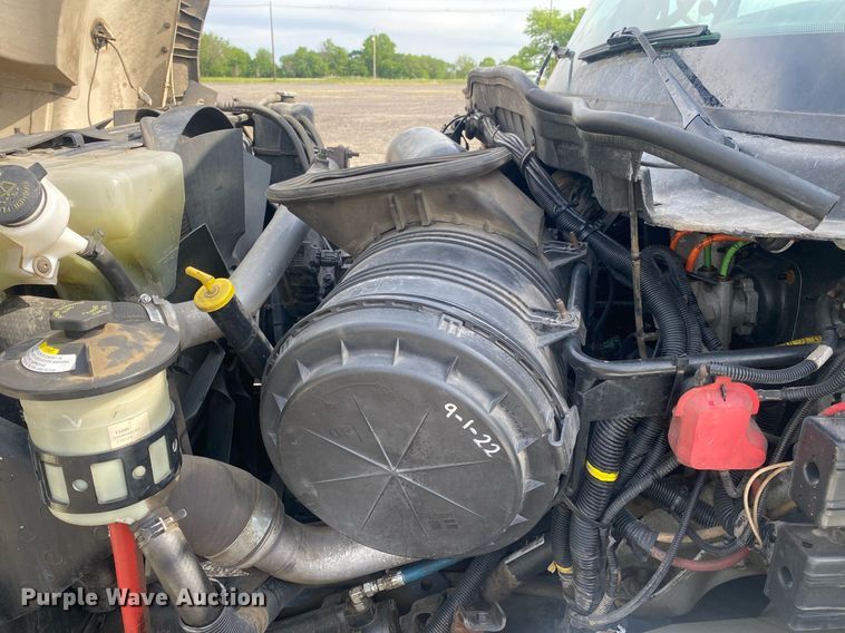 image for item KB9472 2009 International 7500  utility / service truck