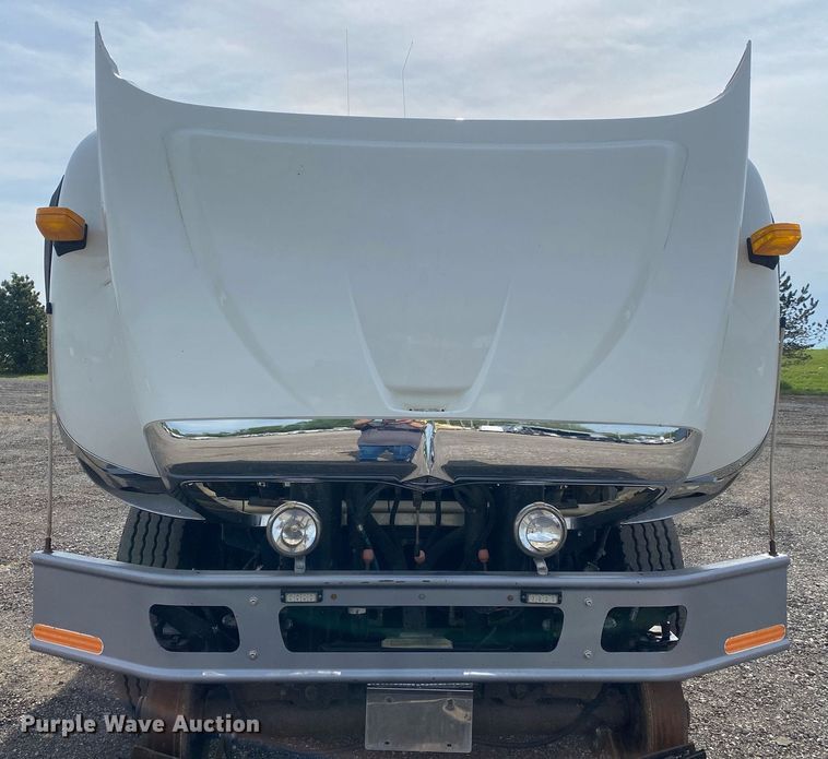 image for item KB9472 2009 International 7500  utility / service truck