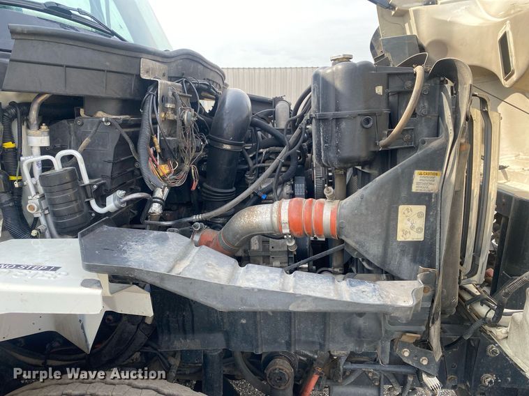 image for item KB9472 2009 International 7500  utility / service truck