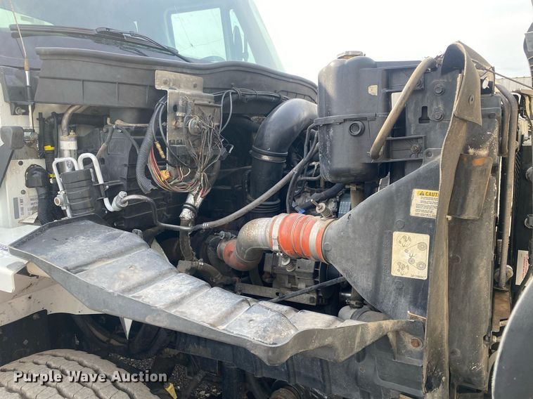 image for item KB9472 2009 International 7500  utility / service truck