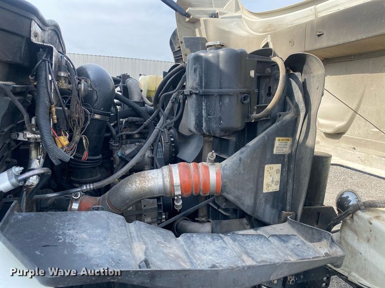 image for item KB9472 2009 International 7500  utility / service truck