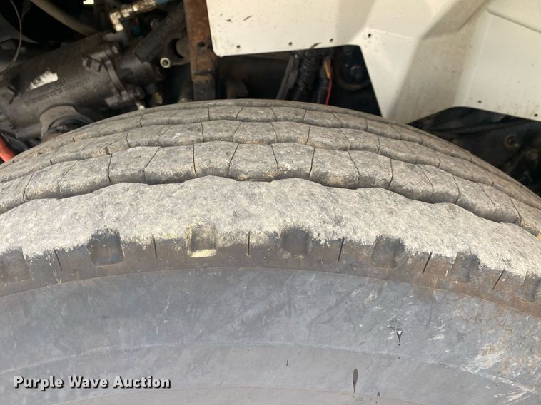 image for item KB9472 2009 International 7500  utility / service truck