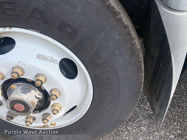 image for item KB9472 2009 International 7500  utility / service truck