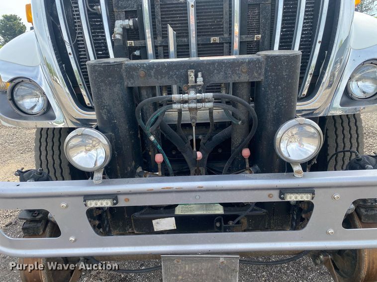 image for item KB9472 2009 International 7500  utility / service truck