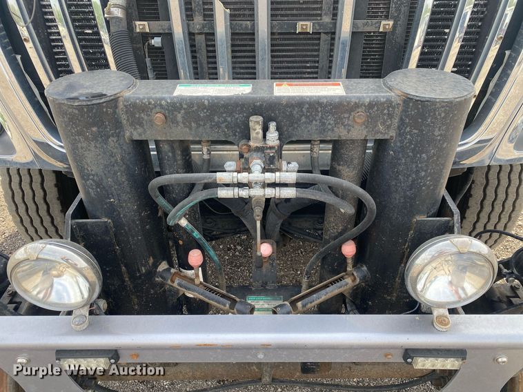 image for item KB9472 2009 International 7500  utility / service truck