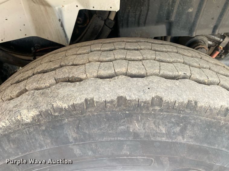 image for item KB9472 2009 International 7500  utility / service truck