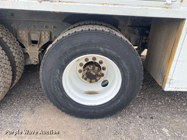 image for item KB9472 2009 International 7500  utility / service truck