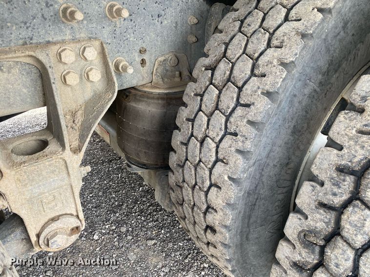 image for item KB9472 2009 International 7500  utility / service truck