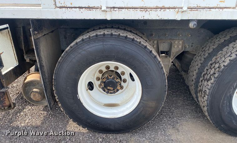 image for item KB9472 2009 International 7500  utility / service truck