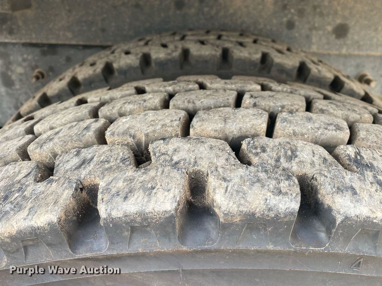 image for item KB9472 2009 International 7500  utility / service truck