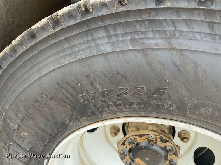 image for item KB9472 2009 International 7500  utility / service truck