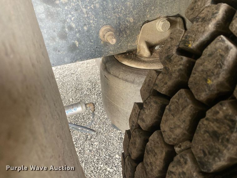 image for item KB9472 2009 International 7500  utility / service truck