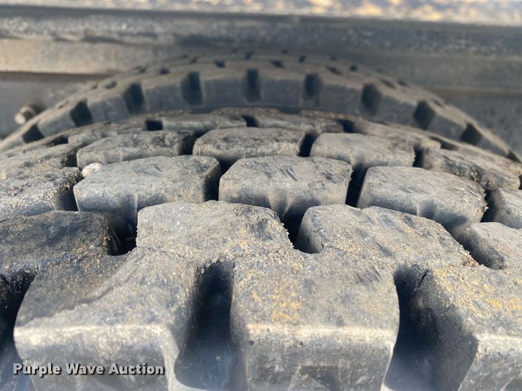 image for item KB9472 2009 International 7500  utility / service truck