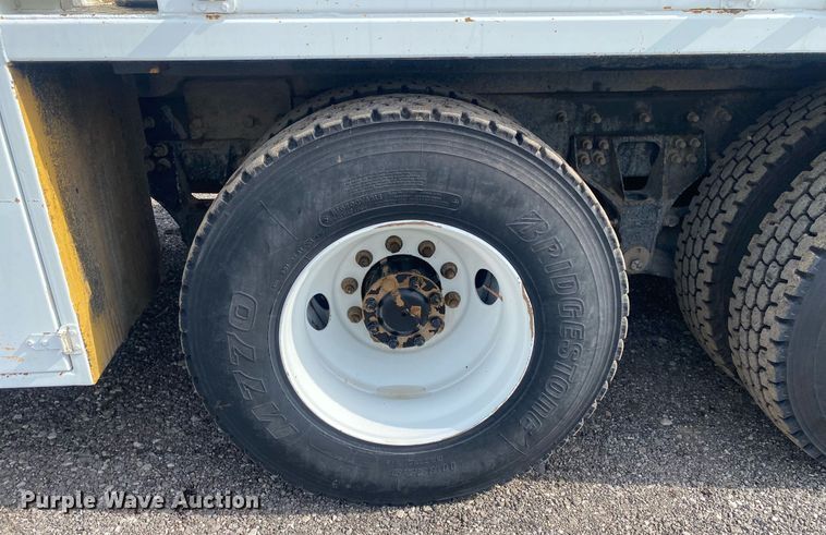 image for item KB9472 2009 International 7500  utility / service truck