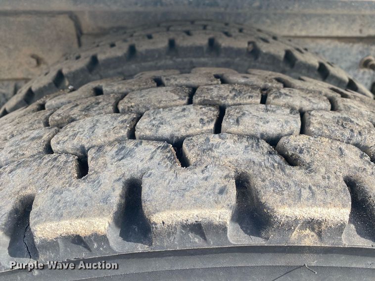 image for item KB9472 2009 International 7500  utility / service truck