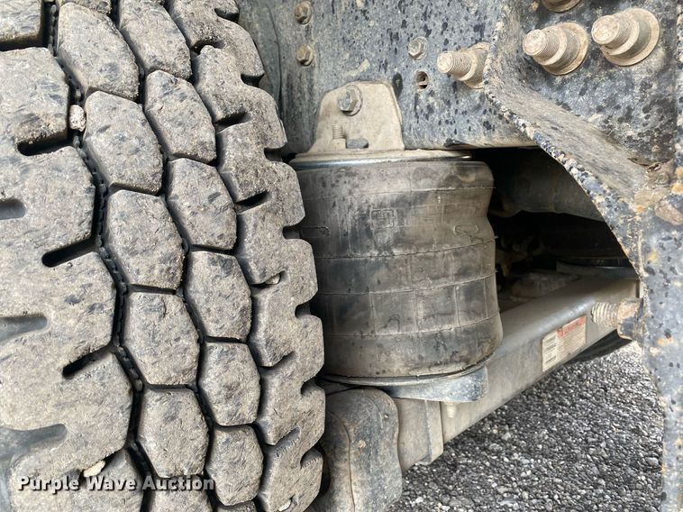 image for item KB9472 2009 International 7500  utility / service truck