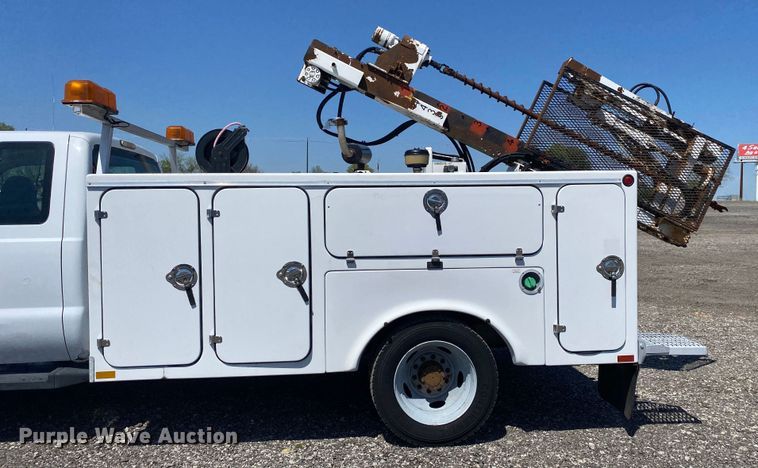 image for item KB9474 2009 Ford F550 Super Duty  SuperCab drilling rig truck