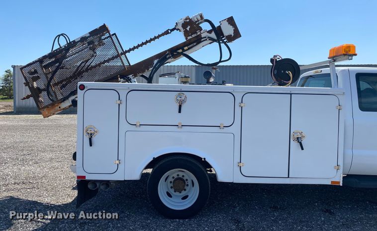 image for item KB9474 2009 Ford F550 Super Duty  SuperCab drilling rig truck