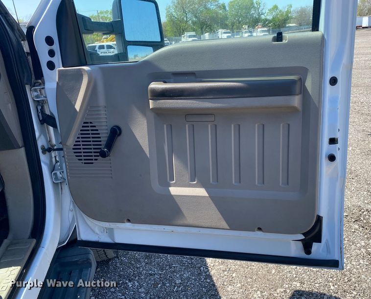 image for item KB9474 2009 Ford F550 Super Duty  SuperCab drilling rig truck