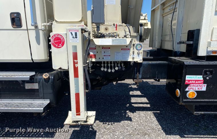 image for item KB9475 2000 Freightliner FL80  crane truck