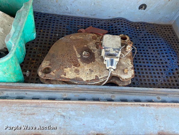 image for item KB9475 2000 Freightliner FL80  crane truck