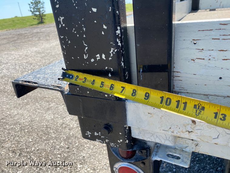 image for item KB9475 2000 Freightliner FL80  crane truck