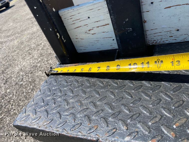 image for item KB9475 2000 Freightliner FL80  crane truck