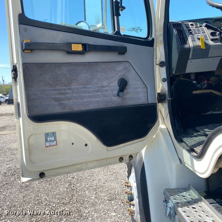 image for item KB9475 2000 Freightliner FL80  crane truck