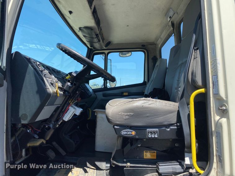 image for item KB9475 2000 Freightliner FL80  crane truck