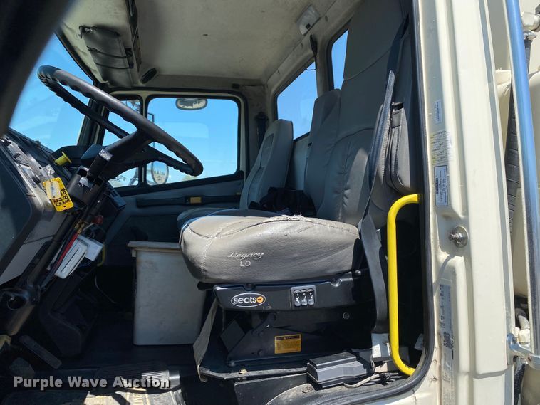 image for item KB9475 2000 Freightliner FL80  crane truck