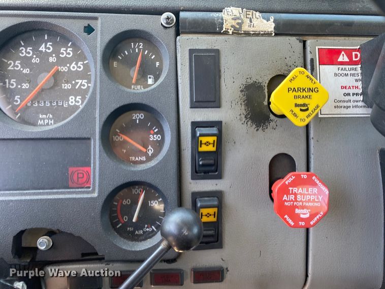 image for item KB9475 2000 Freightliner FL80  crane truck