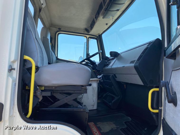 image for item KB9475 2000 Freightliner FL80  crane truck