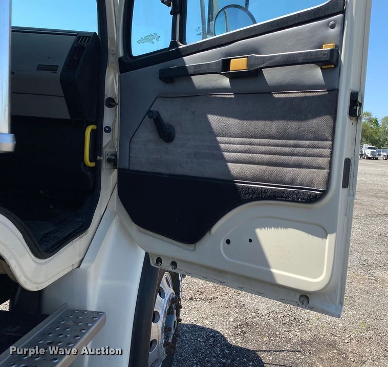 image for item KB9475 2000 Freightliner FL80  crane truck