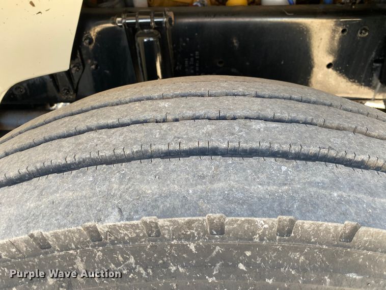 image for item KB9475 2000 Freightliner FL80  crane truck