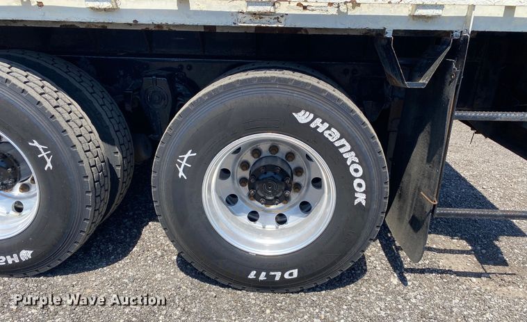 image for item KB9475 2000 Freightliner FL80  crane truck