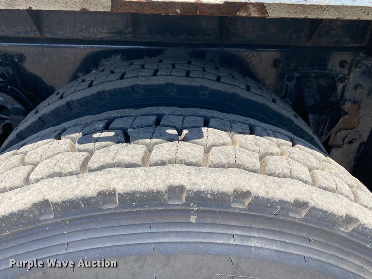 image for item KB9475 2000 Freightliner FL80  crane truck