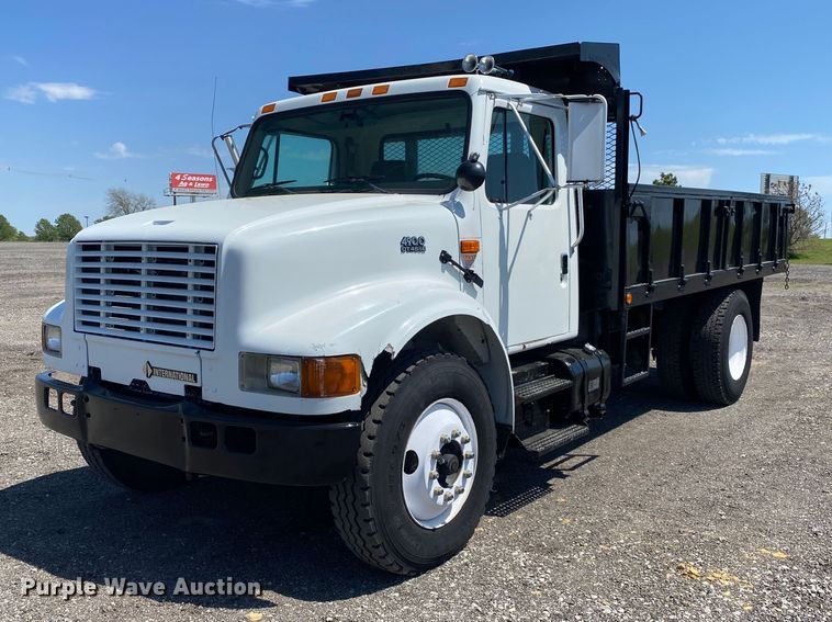 image for item KB9477 2001 International 4900  dump flatbed truck