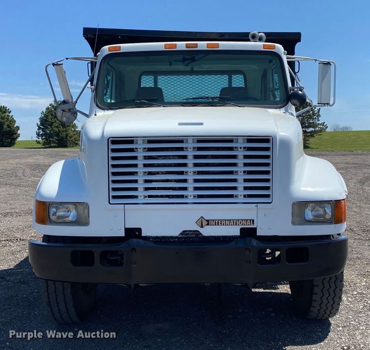 image for item KB9477 2001 International 4900  dump flatbed truck