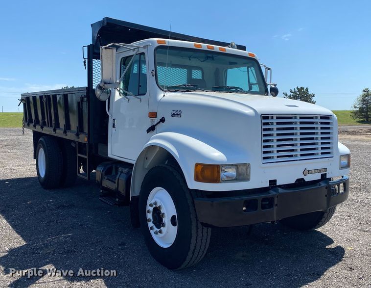 image for item KB9477 2001 International 4900  dump flatbed truck