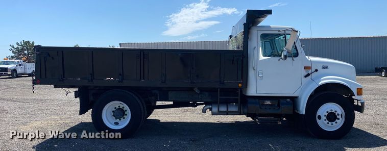 image for item KB9477 2001 International 4900  dump flatbed truck