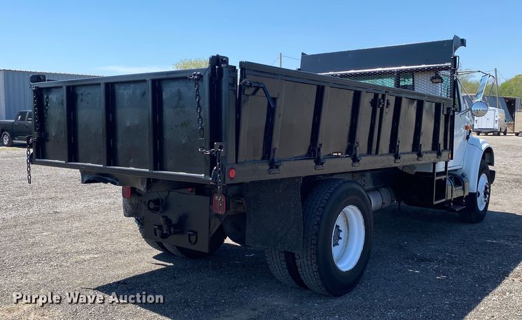 image for item KB9477 2001 International 4900  dump flatbed truck