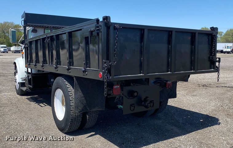 image for item KB9477 2001 International 4900  dump flatbed truck